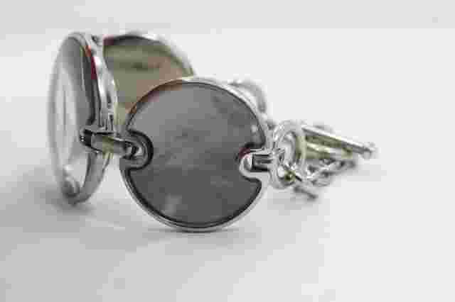 DKNY Silver Tone Mother of Pearl MOP Bracelet Band Dial Womens Watch NY4669
