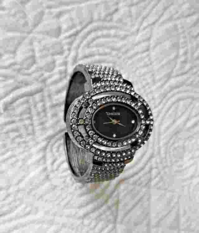 CHICO'S VTG BLACK OVAL CRYSTAL WATCH JAPAN MOVEMENT FLEXIBLE CUFF STAINLESS BACK