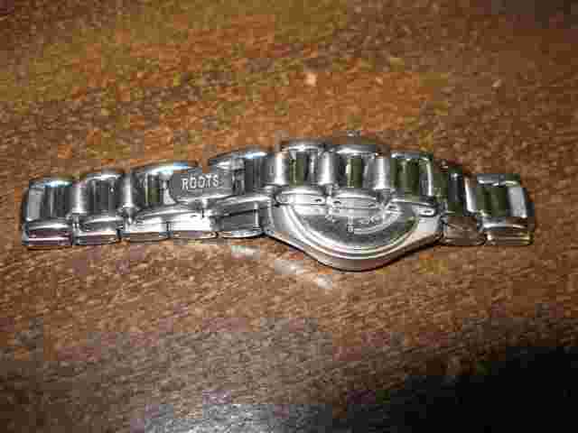 ROOTS Ocean: Stainless Steel Case-Bezel-Band/Black Dial/Woman R346 Running