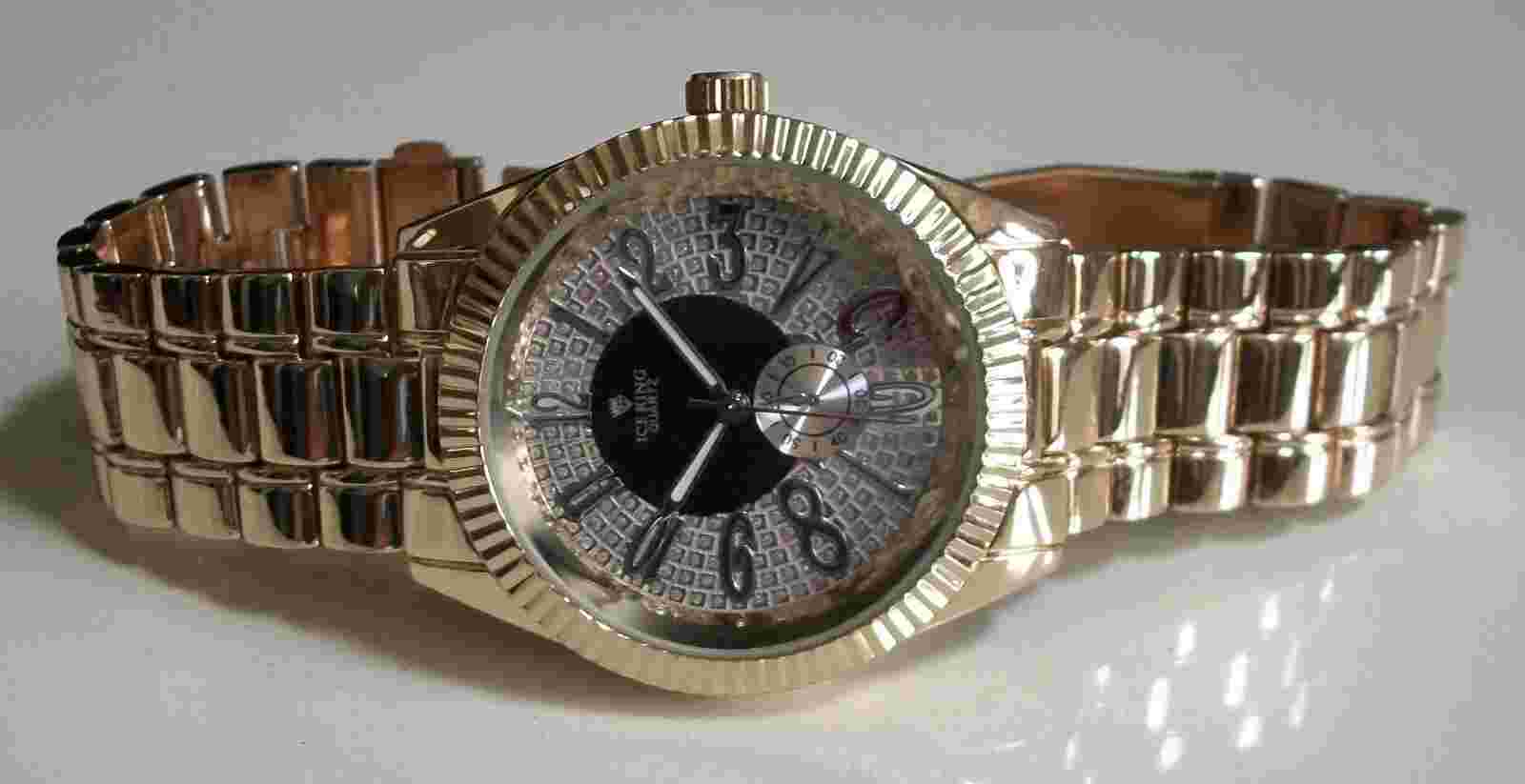 Man's Gold Finish Fashion Dressy/Casual Wear Watch