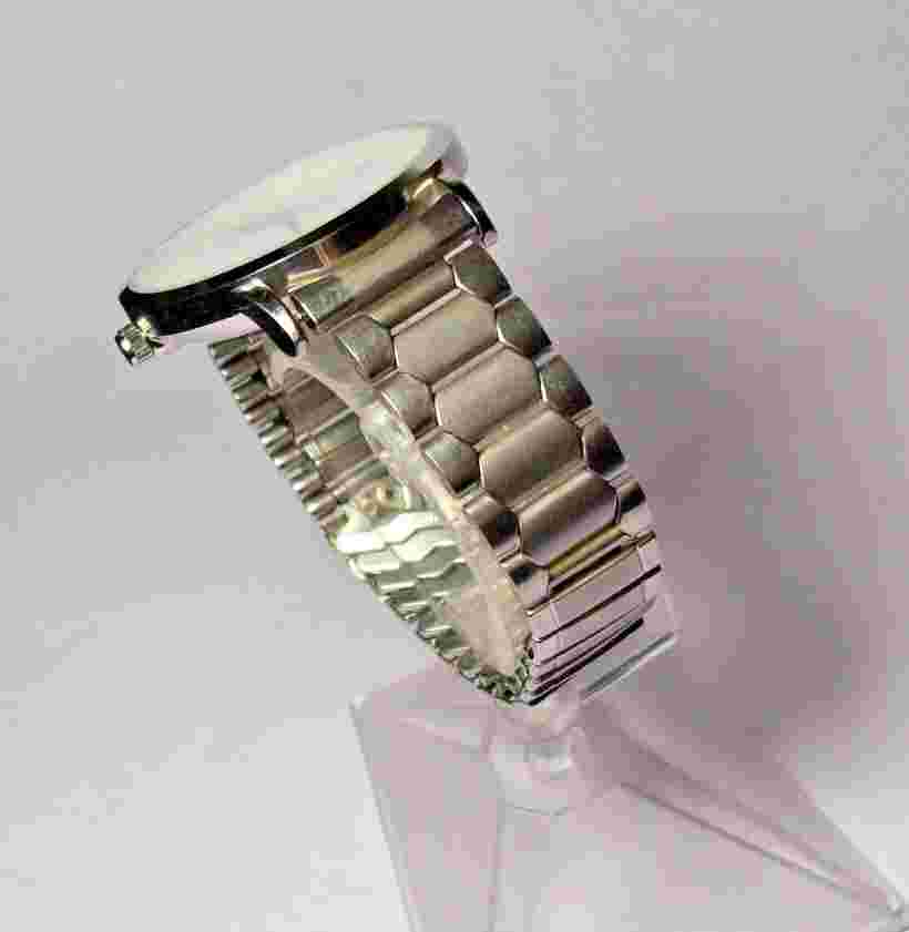 Maestro Mens Casual Dress Watch Handsome Clean & Comfortable Looks & Runs Great