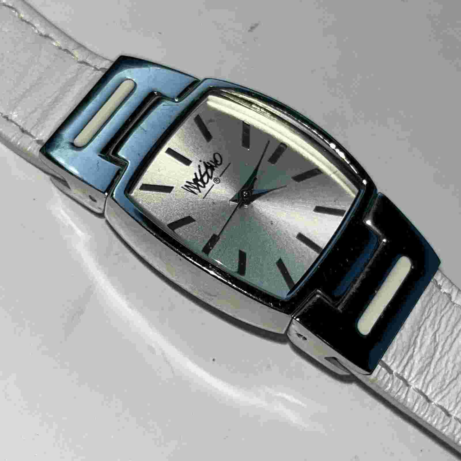 Mossimo Quartz Ladies Watch Silver Tone White Leather Band 22.5mm Case Runs