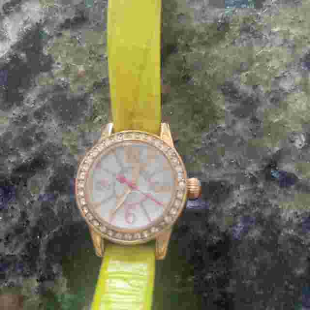Betsy Johnson Xox Betsey Bling Watch Yellow Leather Band Vintage