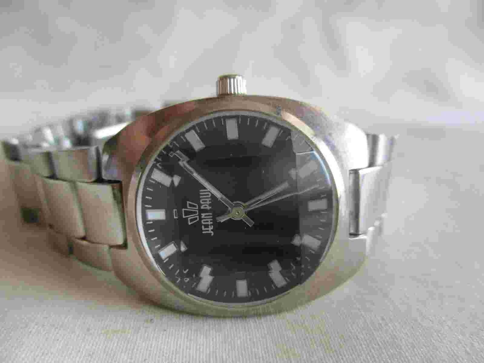 Jean Paul Analog Wristwatch with Quartz Movement