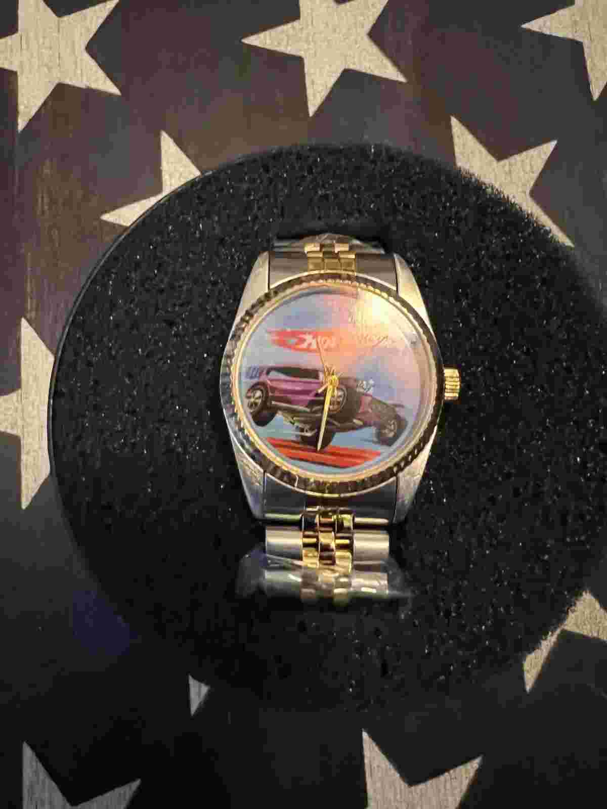 HW REDLINE WATCH 2003 NEW NEVER USED NOT SURE IF BATTERY WORKS