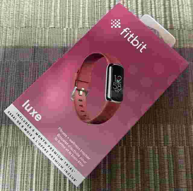FITBIT Luxe Tracker Orchid Platinum 5+ Days Battery Life Smart Watch New