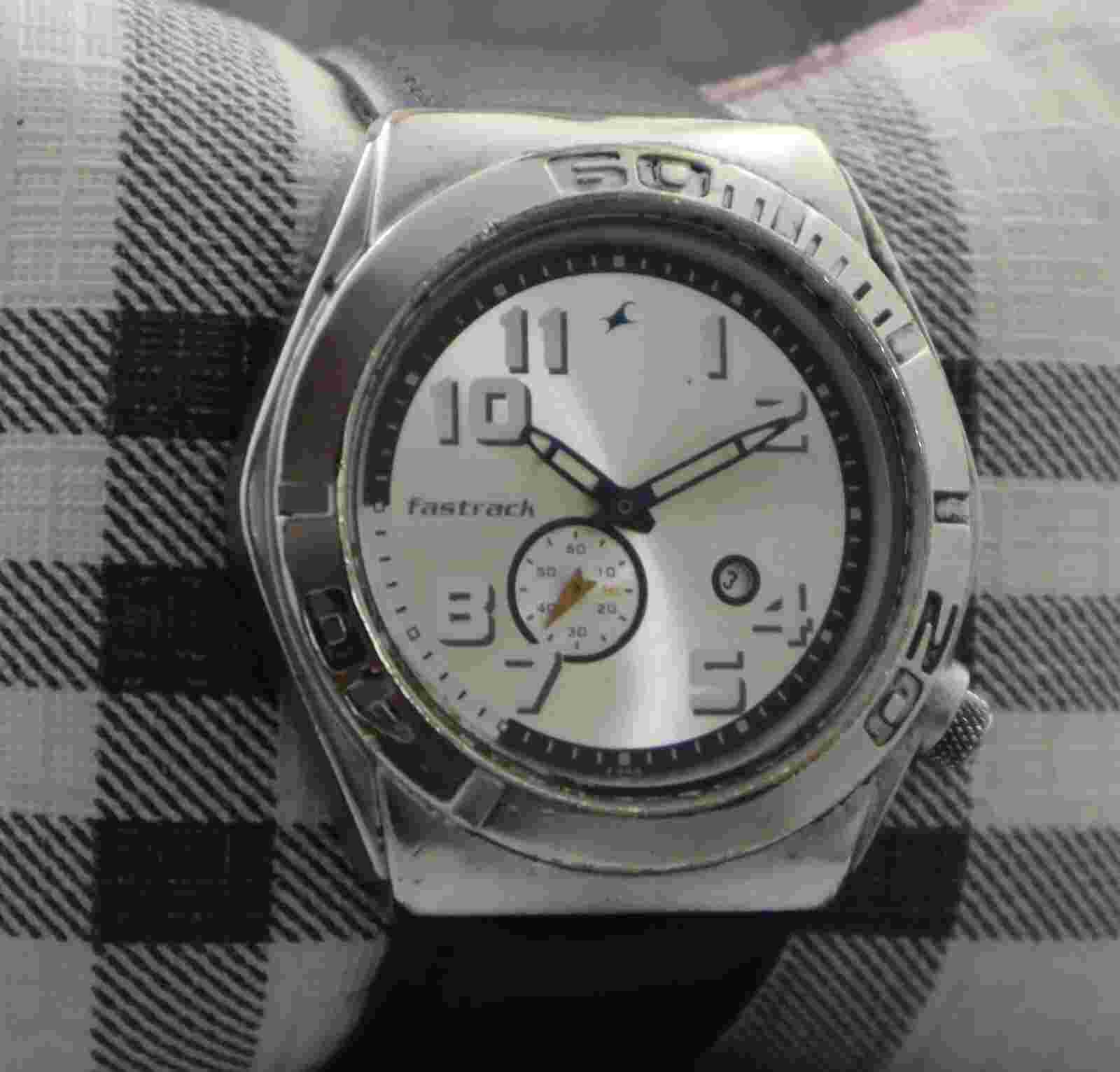 Casual Fastrack Men Sub-Second Silver Dial with Date Leather Band Quartz Watch