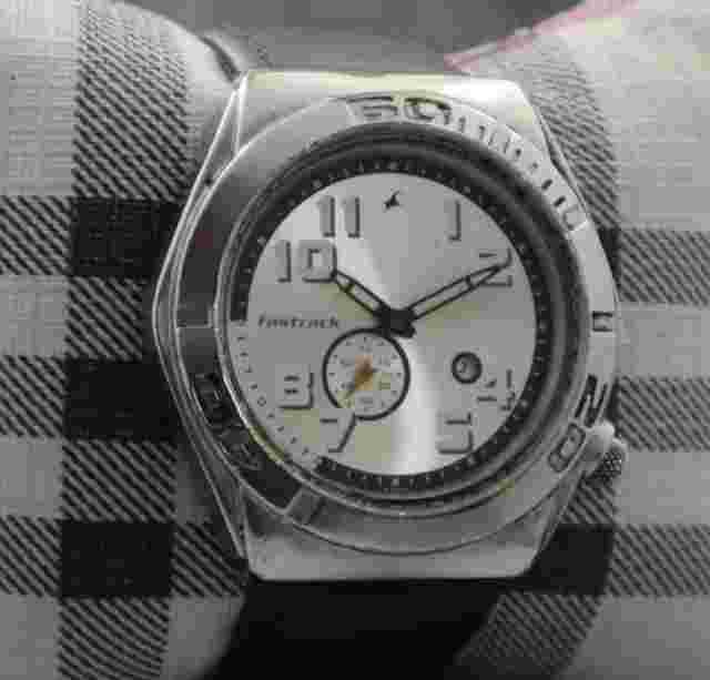Casual Fastrack Men Sub-Second Silver Dial with Date Leather Band Quartz Watch