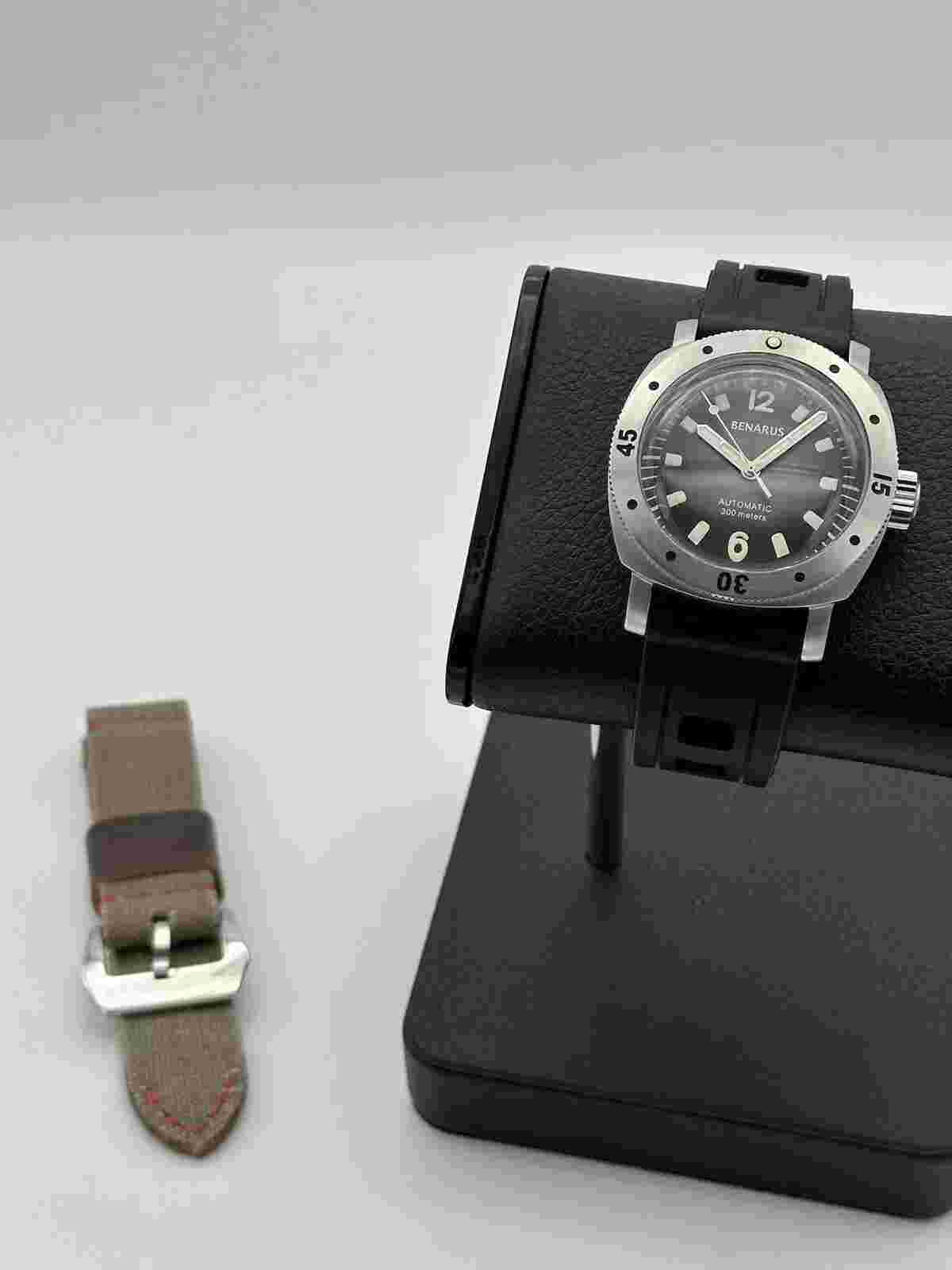 Benarus Vintage Moray Stainless Steel 44mm Grey Dial 300m Diver Automatic