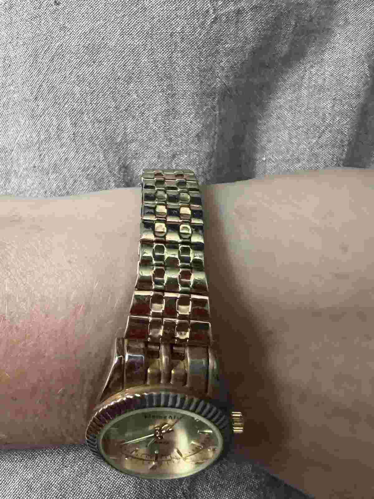 Vintage Elements Watch Woman’s Dual Tone White Fluted Bezel Analog Quartz C2