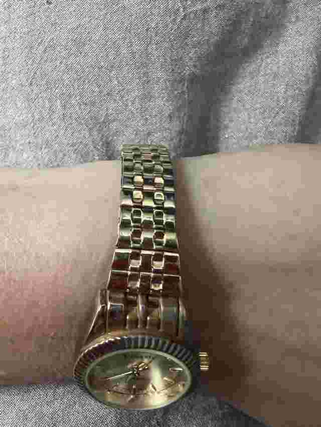 Vintage Elements Watch Woman’s Dual Tone White Fluted Bezel Analog Quartz C2
