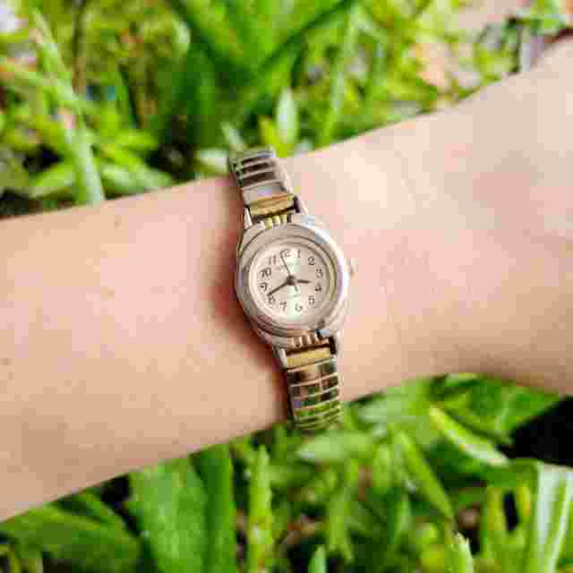 Vintage Watch It Quartz Dainty Stetch Watch