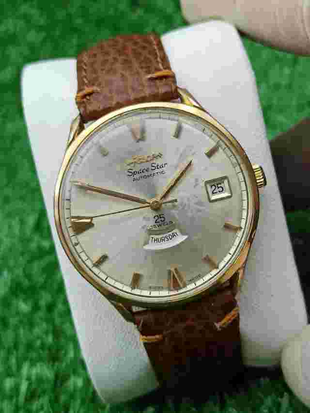 ONE-TIME-PIECE FELCA SPACE STAR WATCH AUTOMATIC & TRIPLE CALENDAR 1970s SWISS