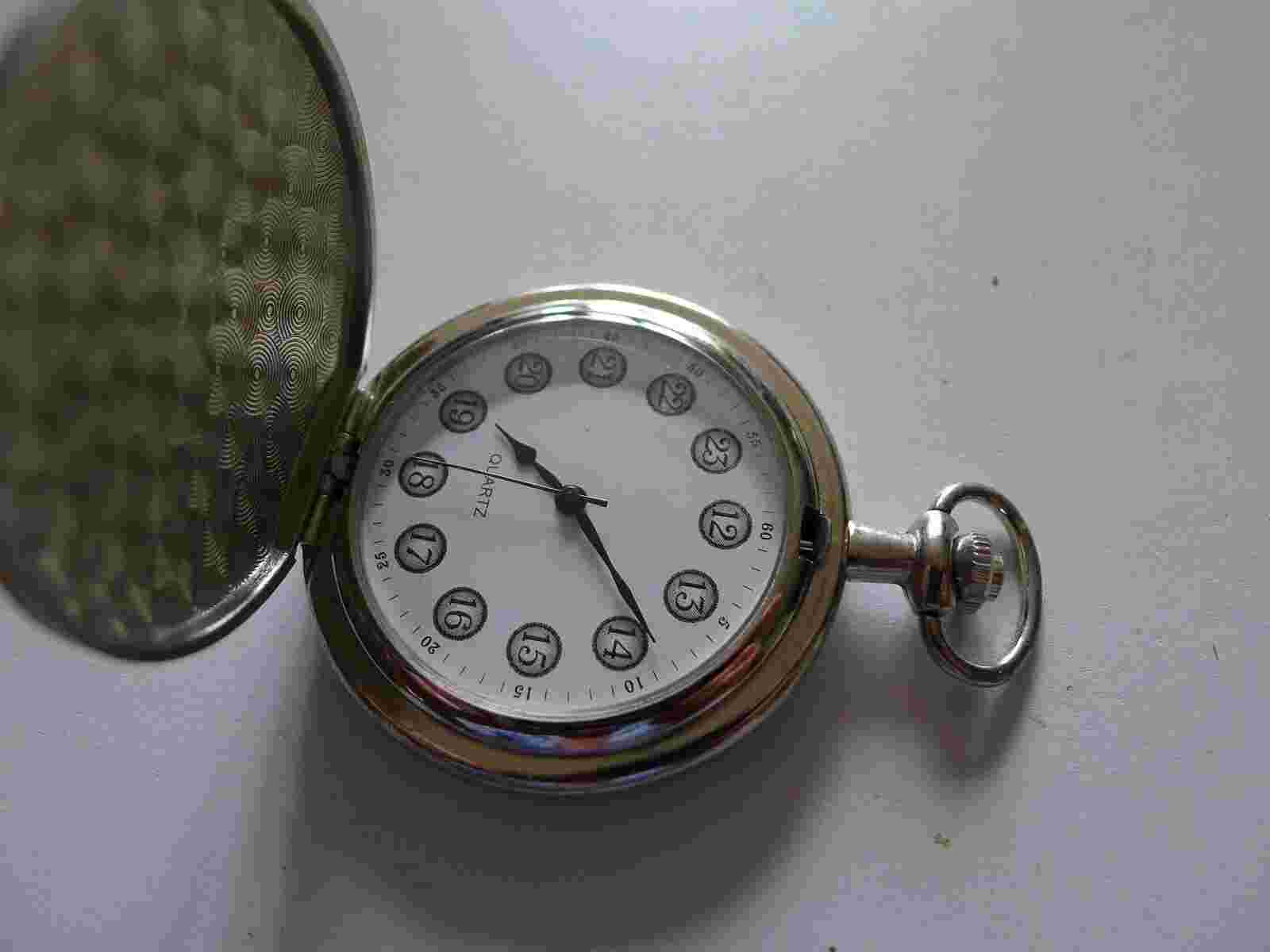 NEW..Chrome Plated  Motiff  Qtz  Gents Hunter Pocket Watch.GWC.