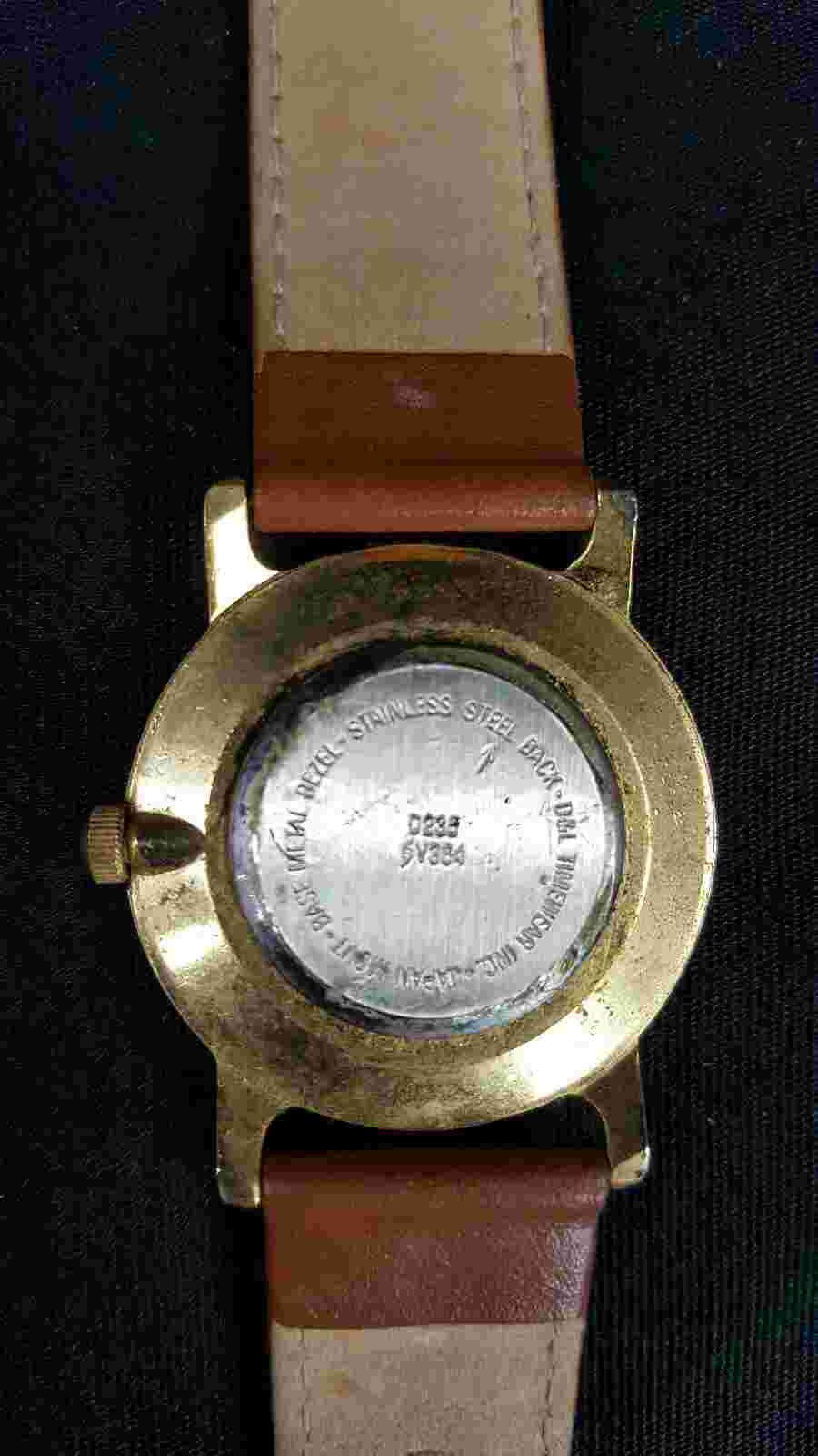 Collectible Sasson Women's Quartz Watch Leather band Gold Tone Pearlescent Face