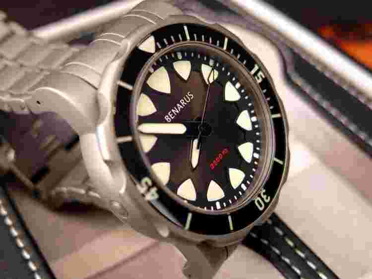 Benarus Megalodon Brushed Titanium 2500m Diver Swiss Automatic 49mm Complete