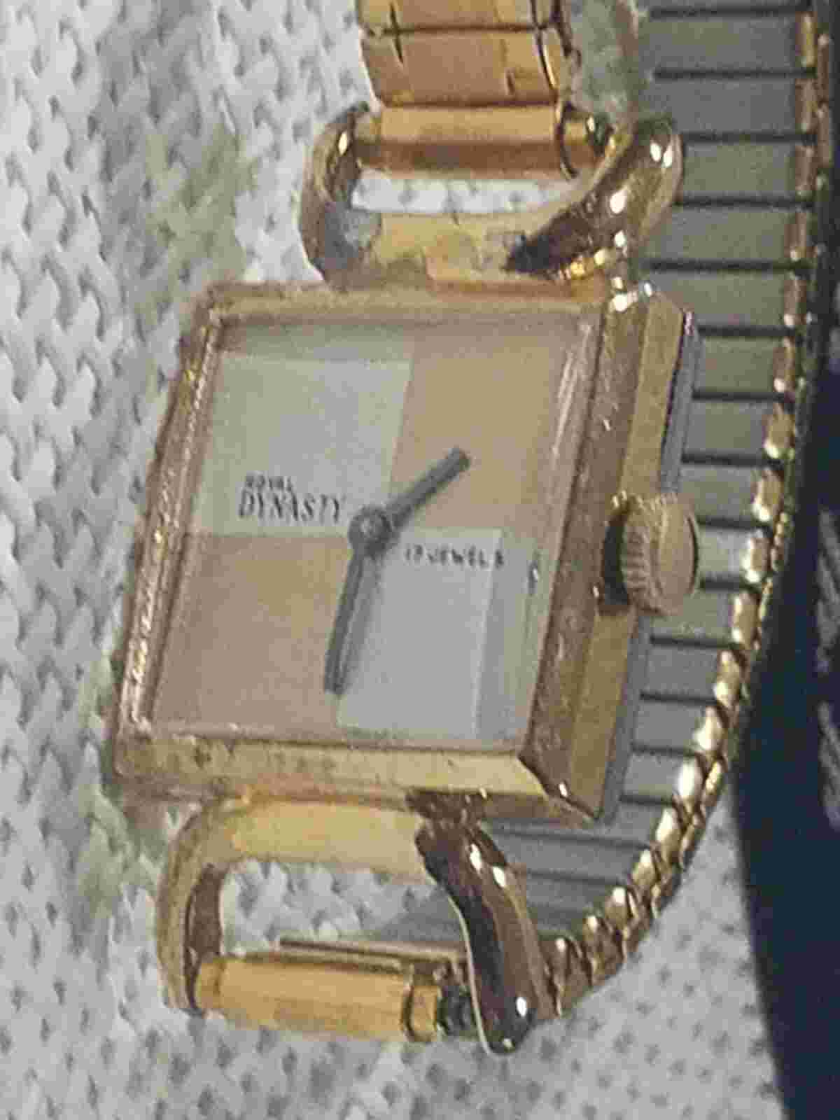 ROYAL DYNASTY WATCH - SWISS MADE - 17 JEWELS - WORKING WATCH.
