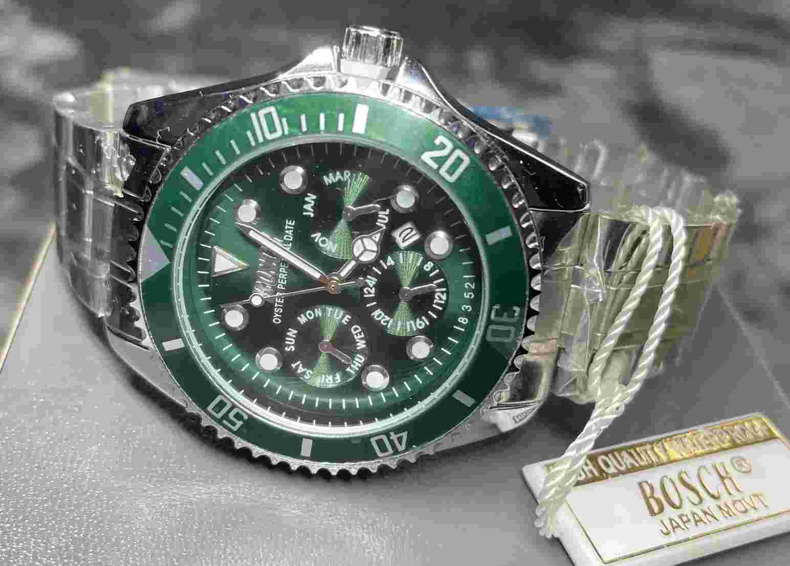BOSCK SPORTS  MEN'S WRISTWATCH ANALOG QUARTZ DIVERS STYLE GREEN
