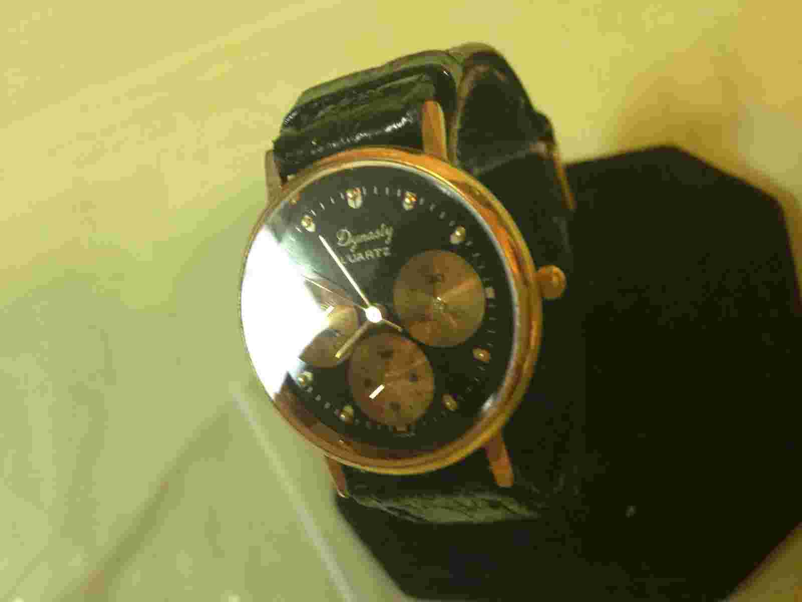 Dynasty chronograph style unisex watch,great looking,new battery runs good  M272