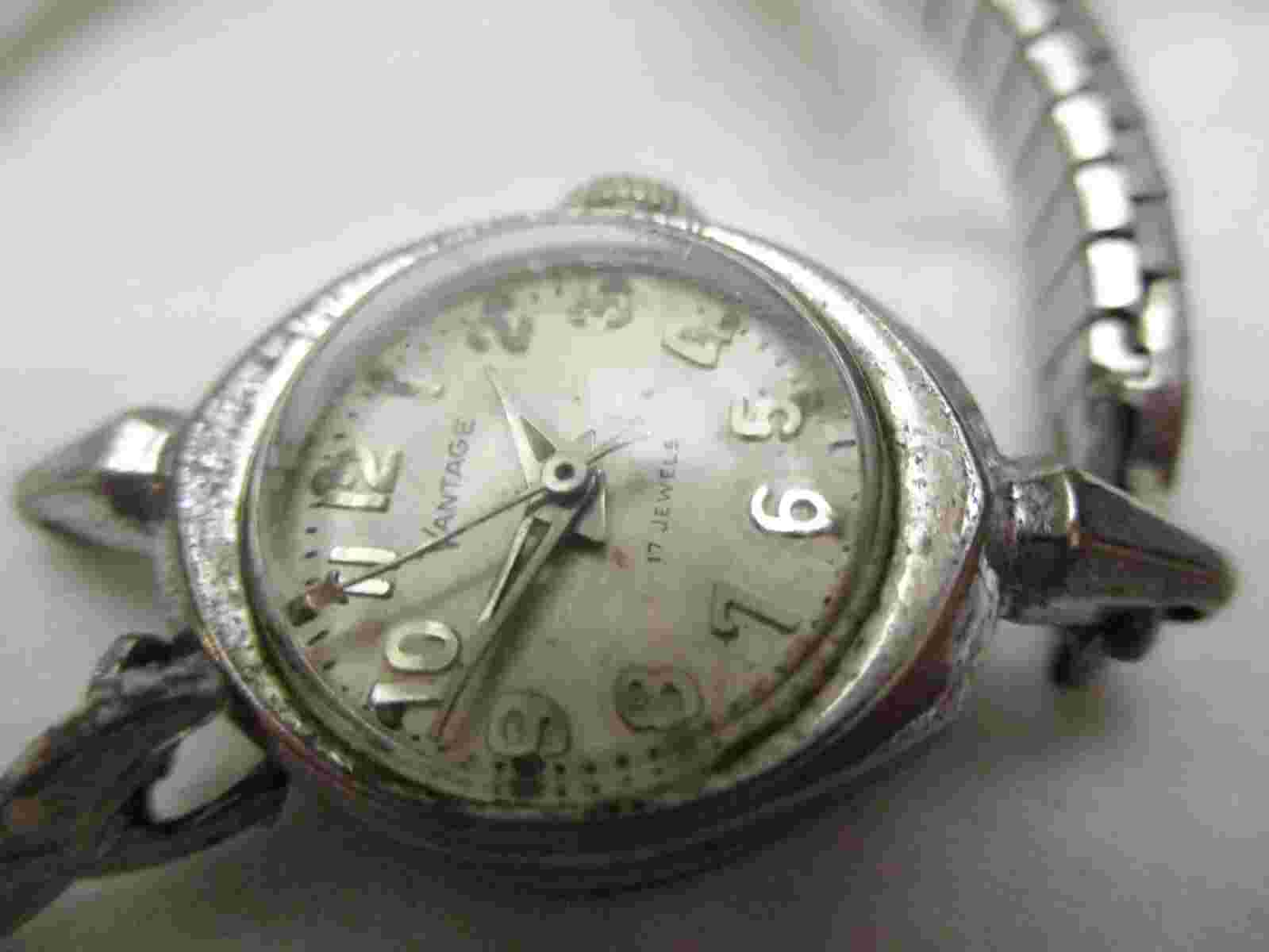 Vantage 17 Jewels Wind Up Watch Silver Toned Expansion Band Vintage