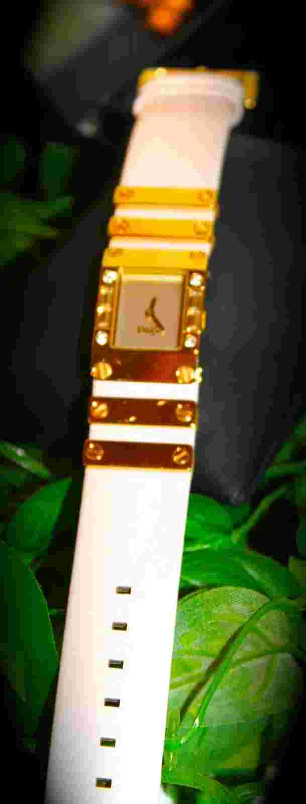 Stunning Dolce & Gabbana DW0349 white & gold alluring wrist watch! (Must see)