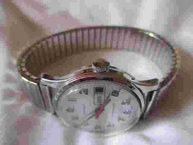 Dorset Men's Vintage Watch Silver-Toned Shock Resistant Swiss Made Date Analog