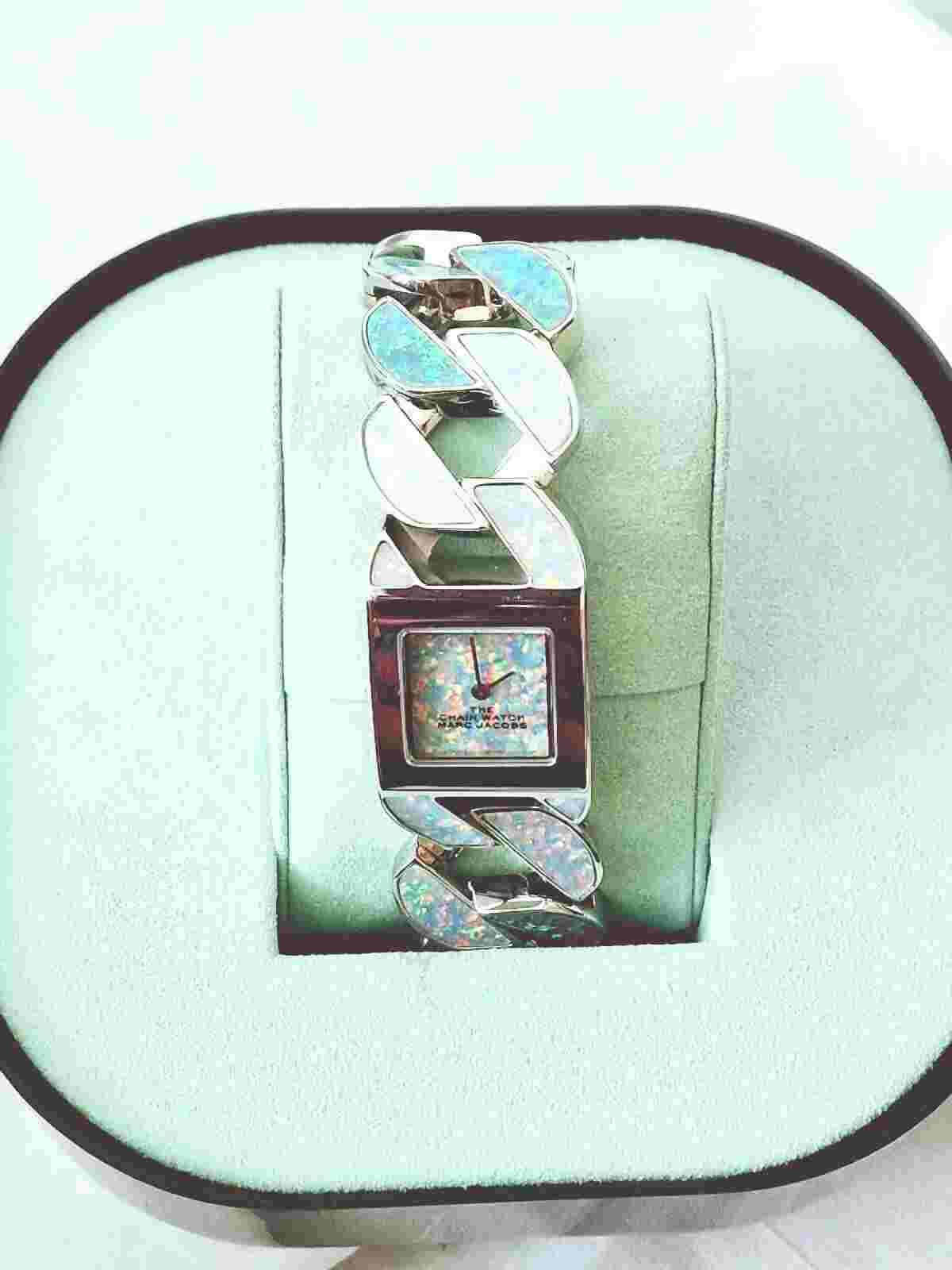 MARC JACOB WOMEN'S CHAIN STAINLESS STEEL WITH BLUE ENAMEL INLAYS BLUE DIAL WATCH