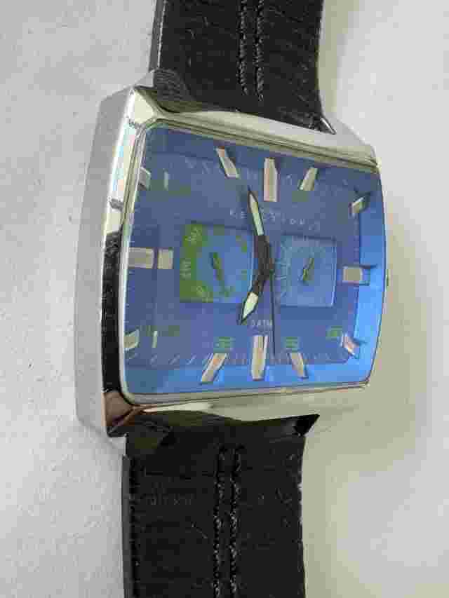 Kenneth Cole New York Men's dress watch. Large face S301-035 RK1177 NOT WORKING!