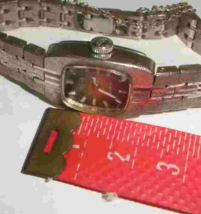 Vintage Octo incabloc ladies woman watch runs 10 microns