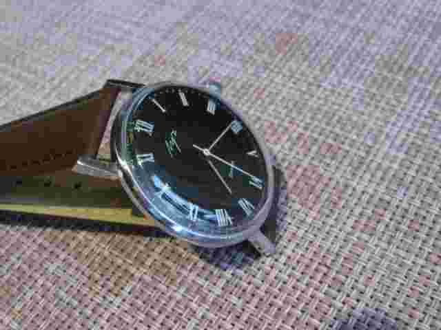 Vintage  LUCH ultra slim  wristwatch 23j Soviet watch USSR