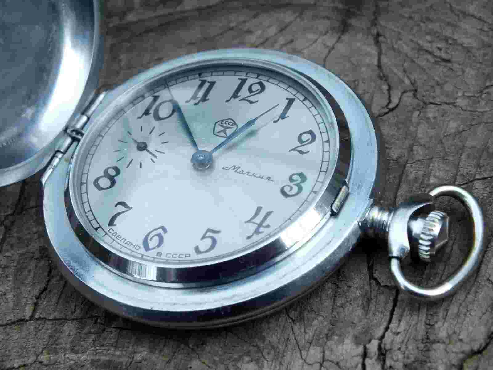 Vintage Molnija Molnia 18 Jewels USSR Russian Mechanical Pocket Watch.