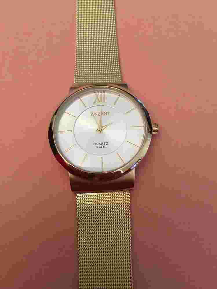 WRISTWATCH: Gold Fine Mesh Effect Strap. BNWT. AKZENT. Reduced