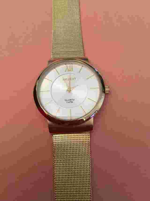 WRISTWATCH: Gold Fine Mesh Effect Strap. BNWT. AKZENT. Reduced