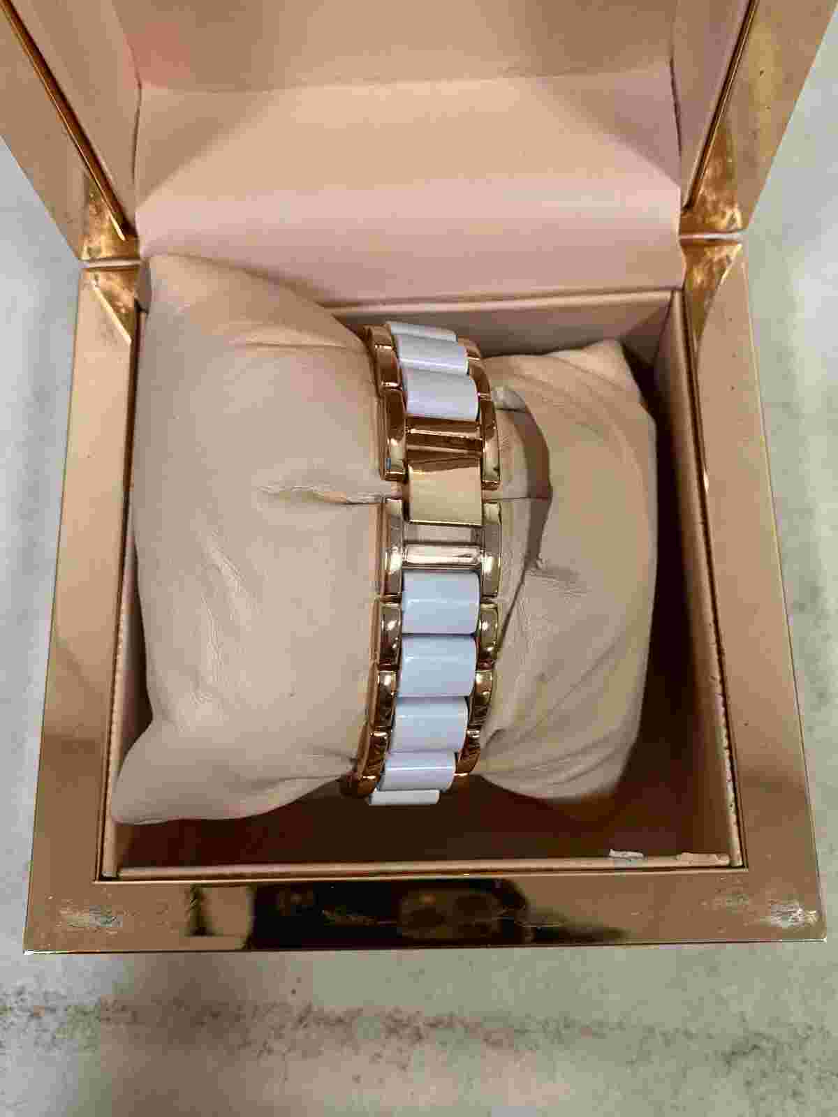 Catherine Malandrino Womens Analog Fashion Watch White Rose Gold With Box
