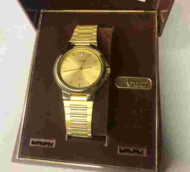 vintage Avanti Gold Toned Watch needs battery
