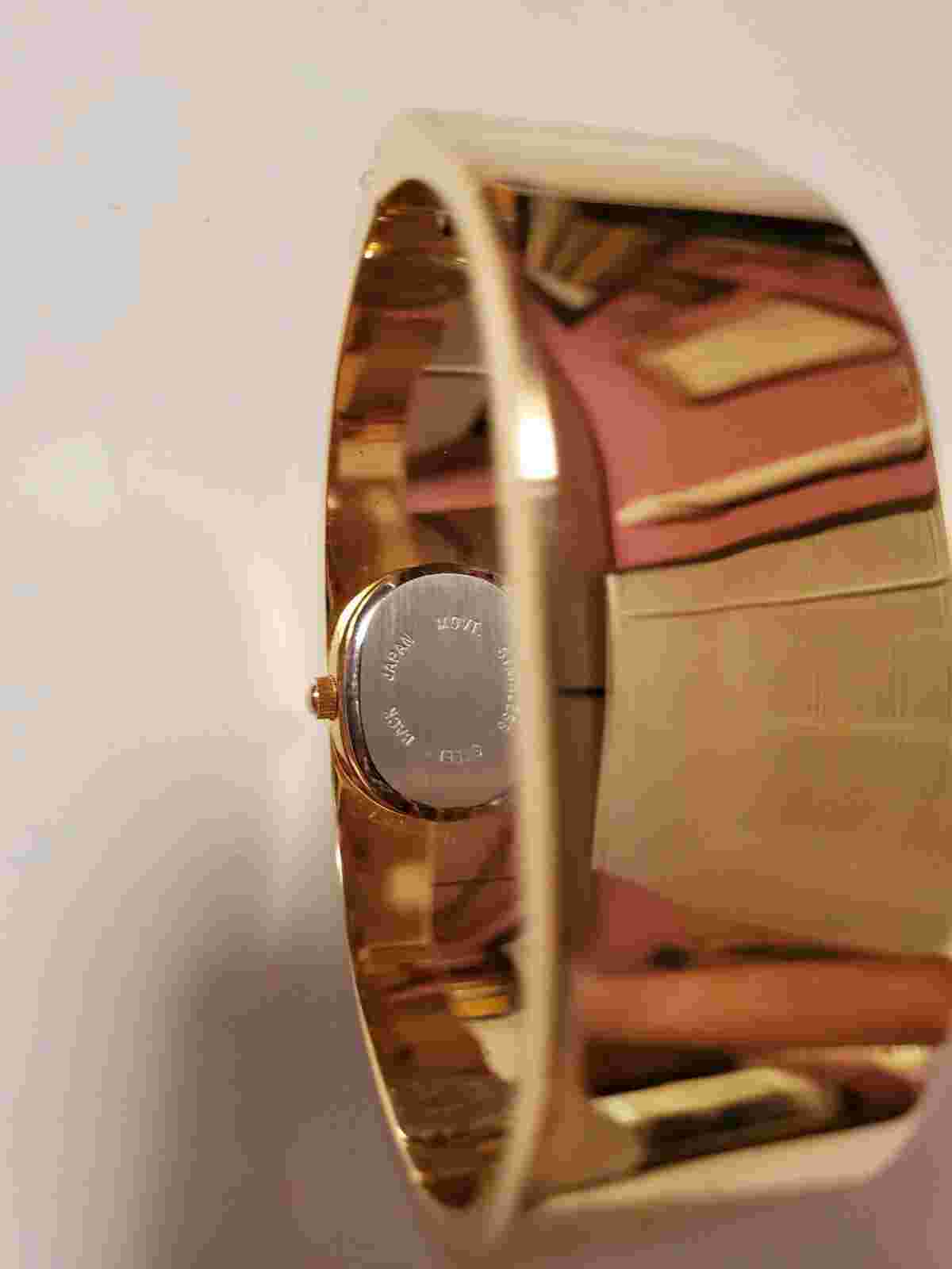 Elegant Women’s Persona Vintage Clamp Watch