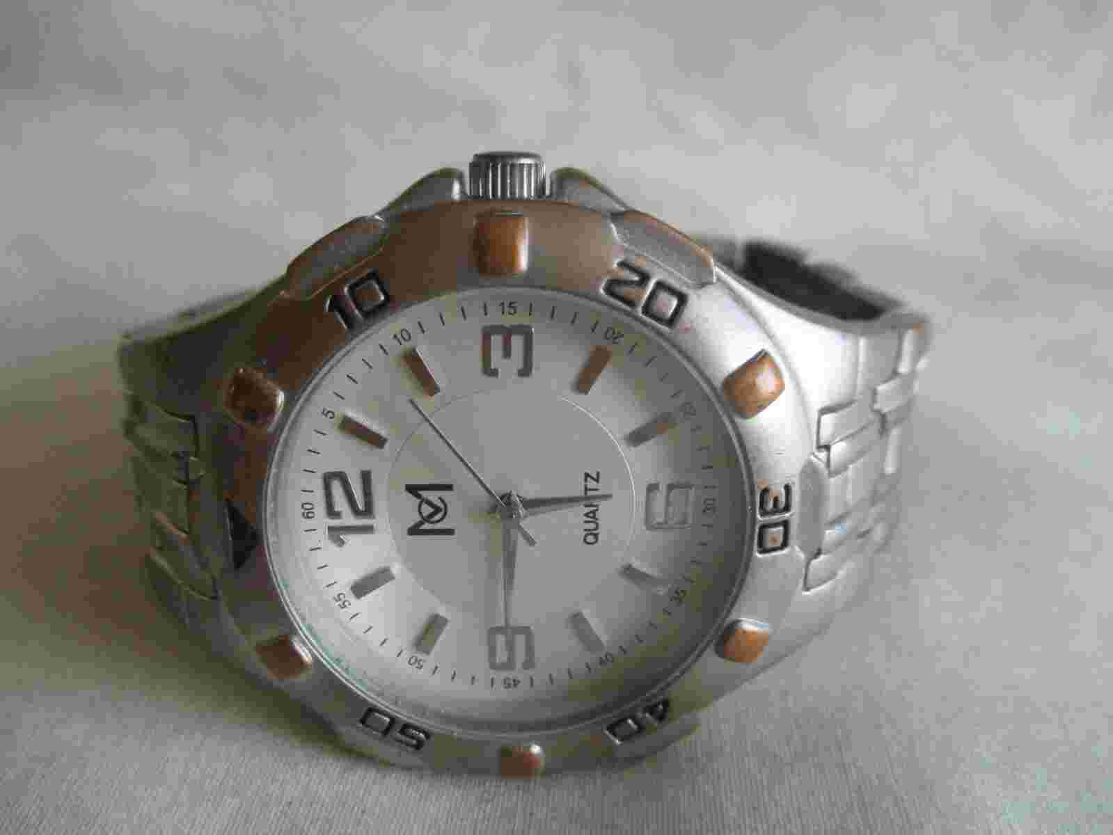 MC Wristwatch Stainless Steel Band Round Face Simple