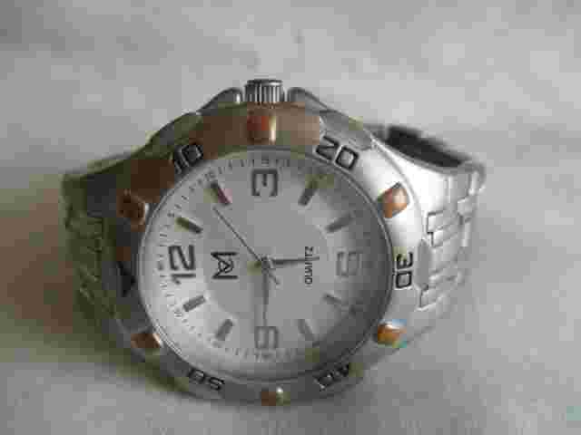 MC Wristwatch Stainless Steel Band Round Face Simple