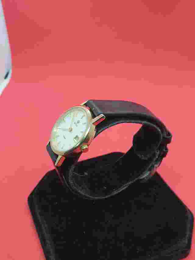 ladies royal london gold tone watch with date display window,black strap.#136.