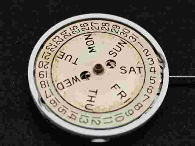 NINO AUTOMATIC MOVEMENT CAL NO.AS-2066 DAY/DATE ON-3 CROWN AT-3 O'CLOCK B-371