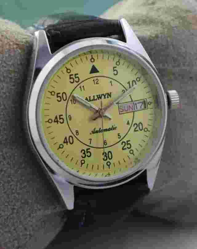 Formal Allwyn Automatic Men Day & Date Leather Band Watch Great Condition