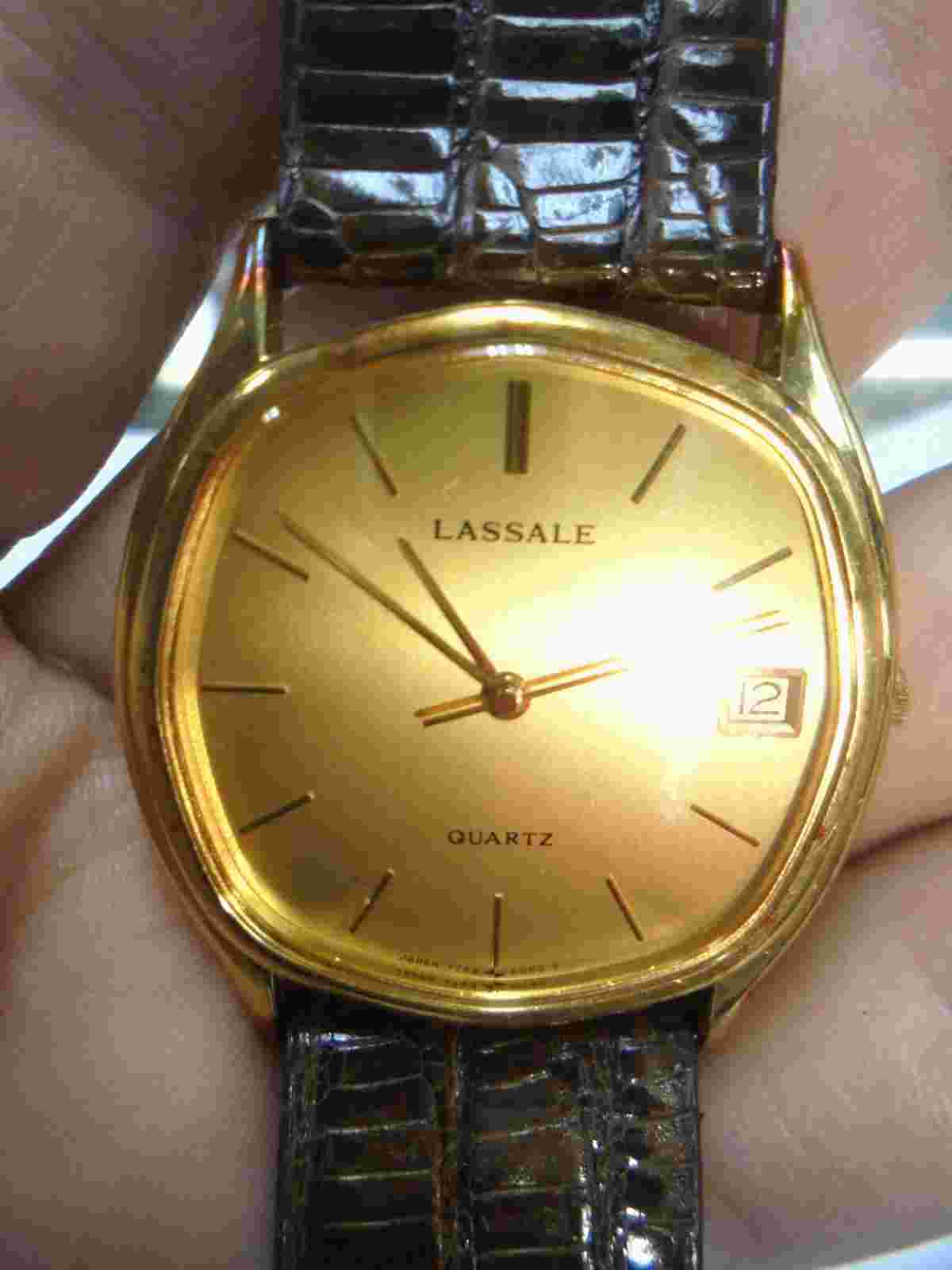 VINTAGE LASSALE SEIKO GOLD TONE QUARTZ WATCH (THIN CASE WITH BROWN LIZARD BAND)