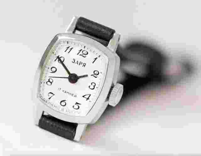 New old stock women watch small silver shade ZARIA rectangular premium leather