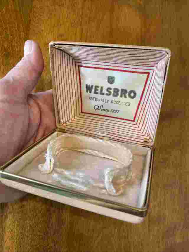 WELSBRO Vintage 40's 50s Ladies Wristwatch Mauve Clamshell BOX ONLY Velvet Lined