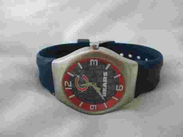 Bears NFL Watch Silver Toned Red Round Face Blue Buckle Band WORKING!
