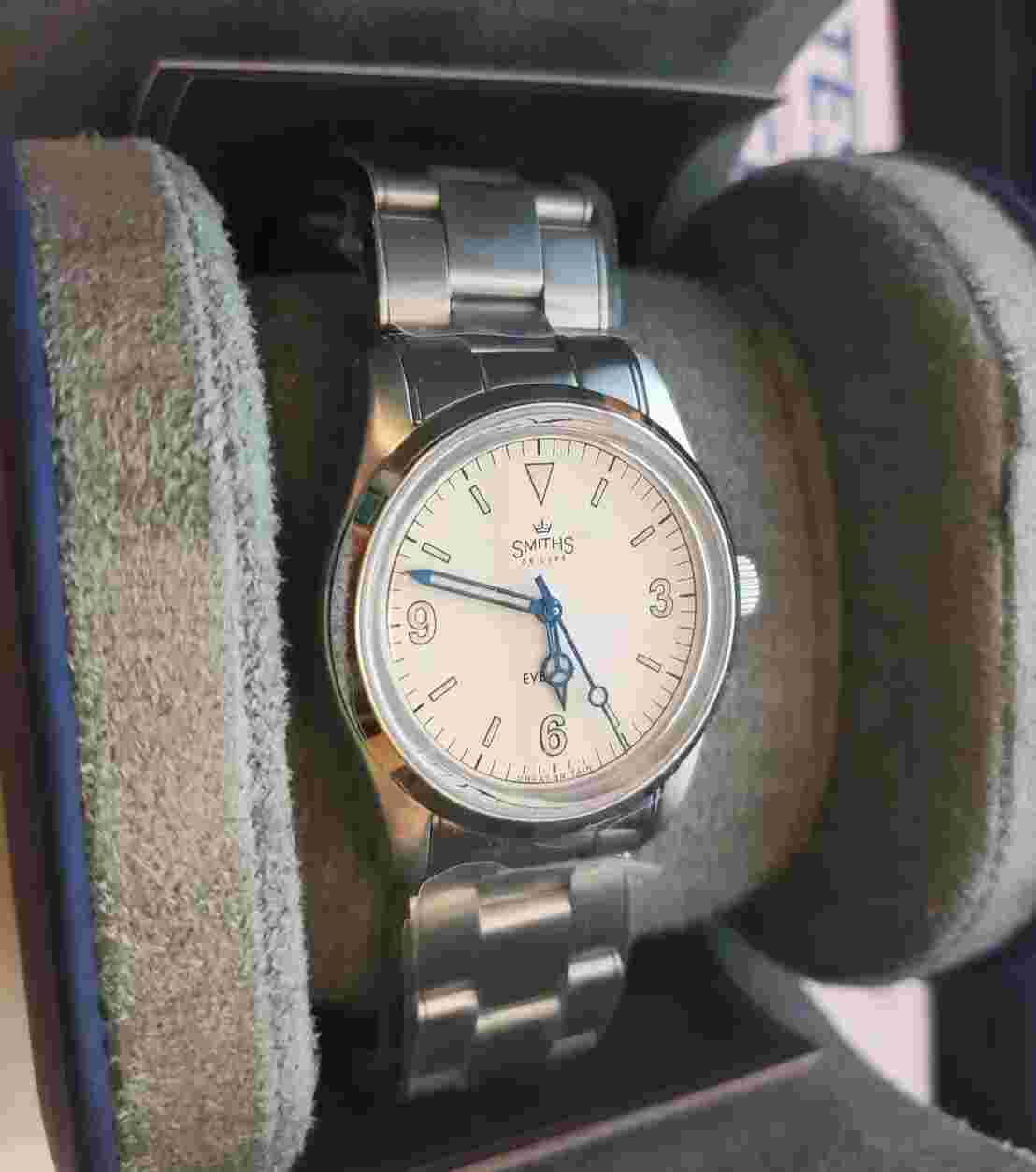 RARE 2022 Smiths Everest PRS-25 White/Cream Dial NIB SOLD AS IS