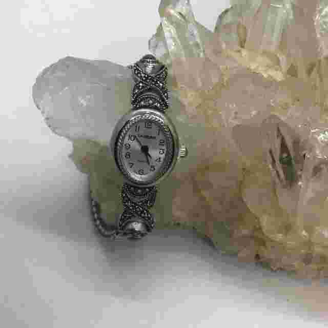 Ladies Vintage NOS LA Gear Stretch band Watch with New Battery