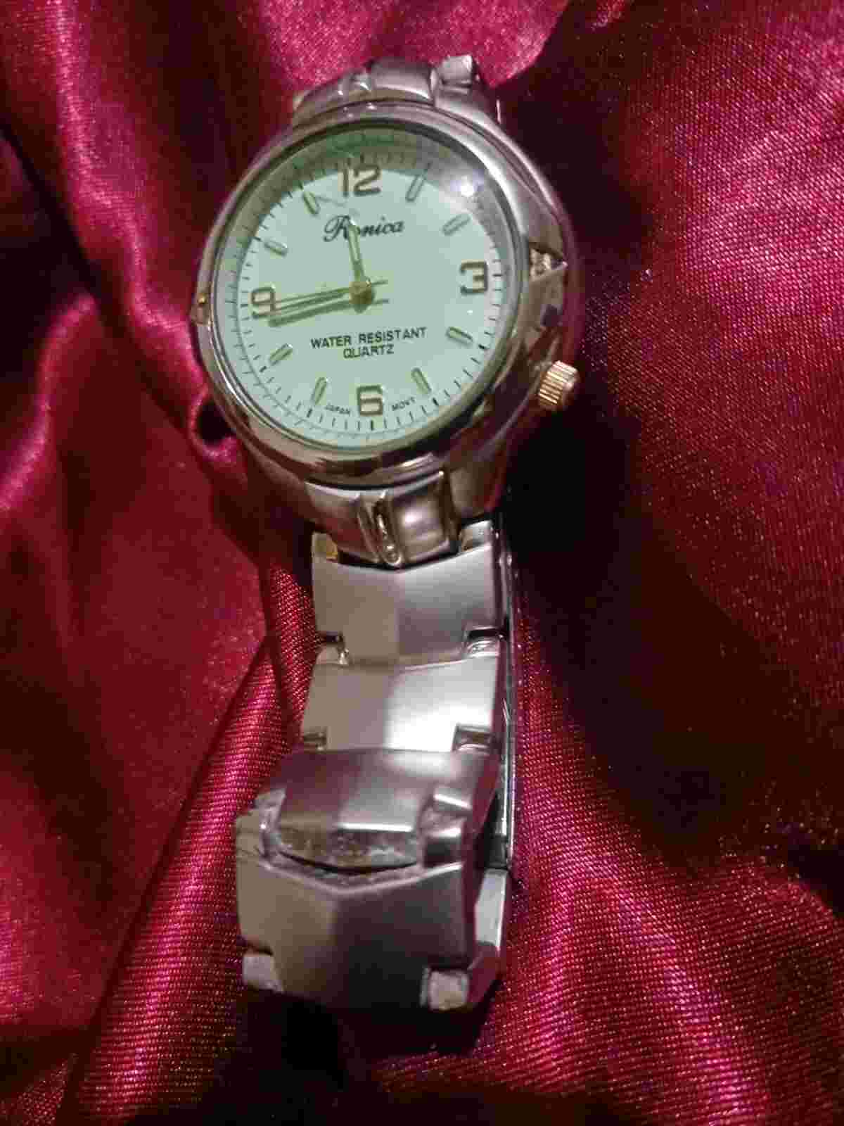 Ronica Mens Watch Preowned New Battery  St Bid $19.95 All Good Runner!!🌈🌈