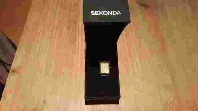 Seconda watch with a gift box