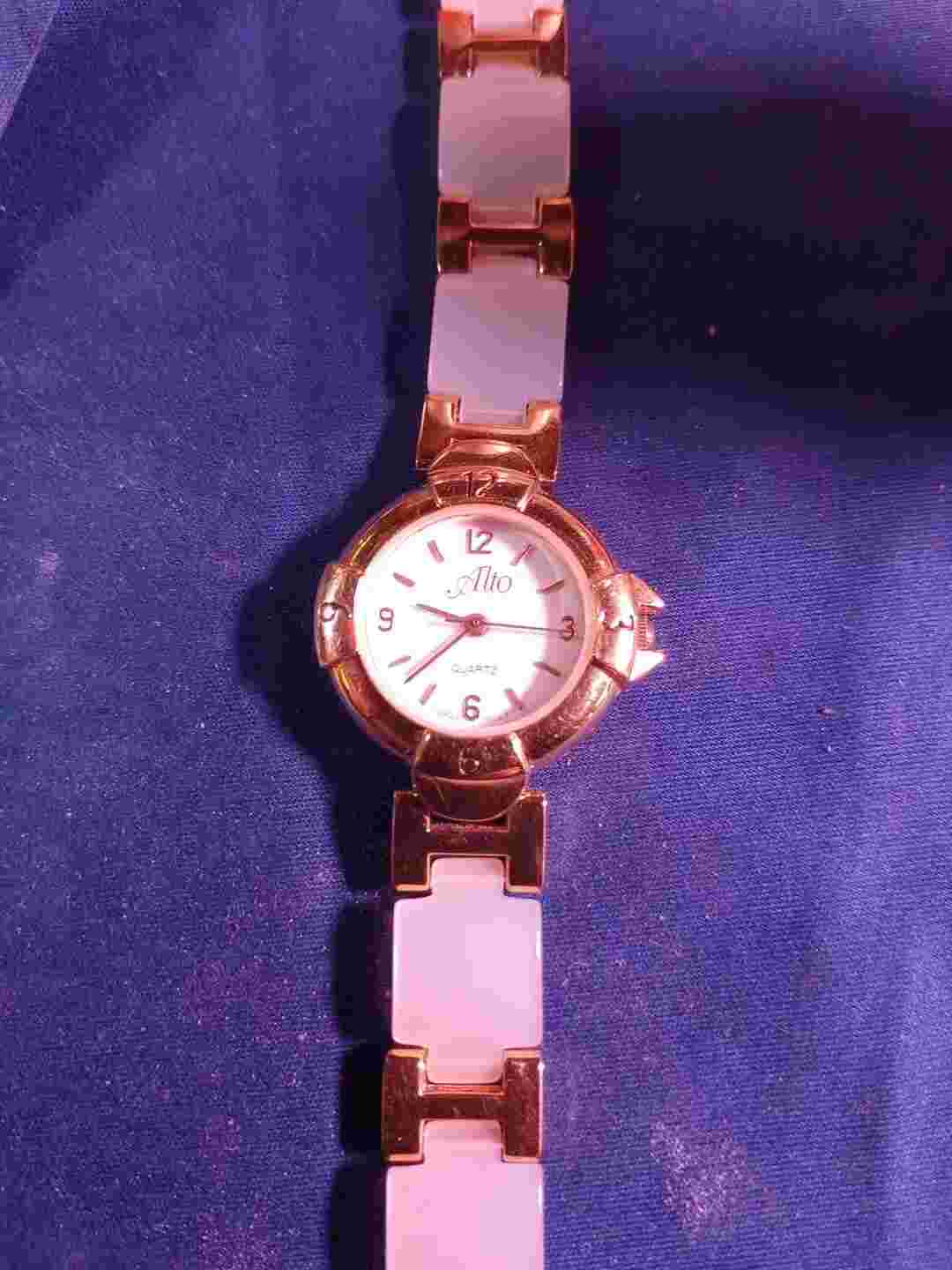 A Alto Accutime Japan Mother Pearl Resin Gold Ladies AW970 Stainless Untested